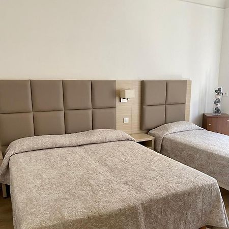 Hotel Lutetia Кан Екстериор снимка